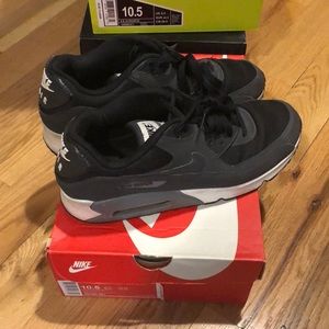 Nike Air Max 90 Essential